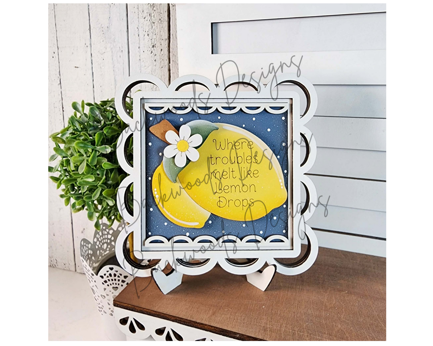 DIY Interchangeable Scallop Lace Frame Sign Holder