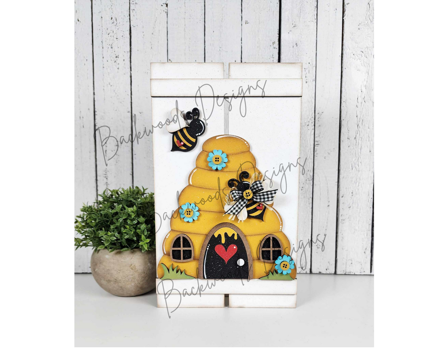 DIY Hello Honey Bee Pallet Mantel Sign